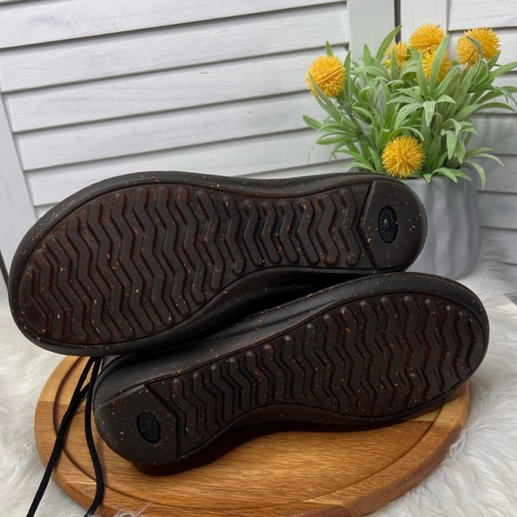 UGG Caspia 1932 Black Leather Lace Up Ankle Sheepskin Winter Fall Boots Sz. 8 - Picture 11 of 11